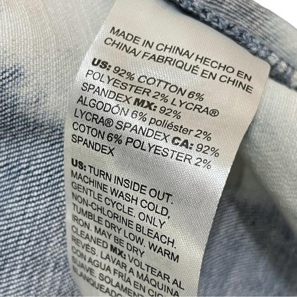NWT Chico's Tie Dye Denim Jacket Chico's Size 0 Conv. Size 4 - Picture 10 of 15